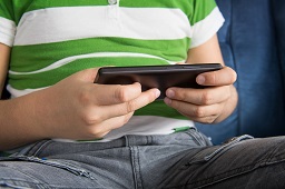 Excess screen time, short sleep linked to obesity in preschool kids